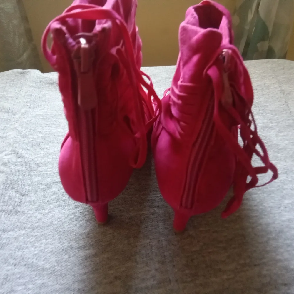 Women's Pink Fringe Open-Toe Shoes - Picture 2 of 3